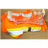Image 1 : LOT OF 2 HI-VIS VESTS AND ARM BANDS