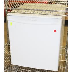 DANBY SAR194W MINI FRIDGE