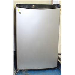 GE 4.3CUFT COMPACT REFRIGERATOR