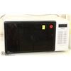 Image 1 : SANYO 990W MICROWAVE OVEN