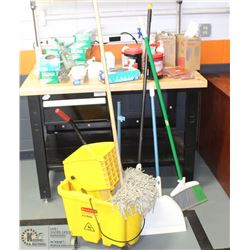 LOT OF ASSORTED CLEANING SUPPLIES INCL WIPES,