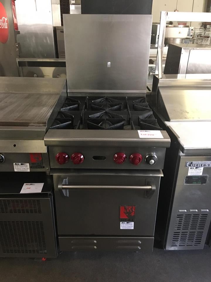 Wolf 4 Burner Range w/Oven Below