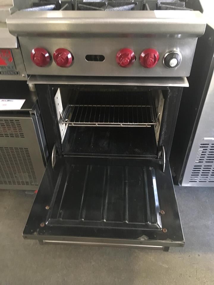 Wolf 4 Burner Range w/Oven Below