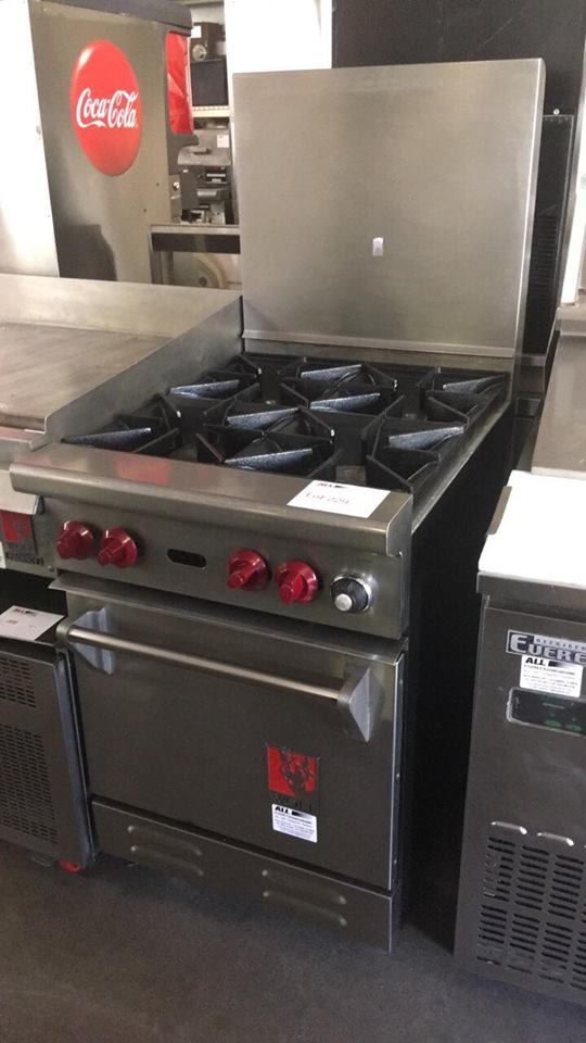 Wolf 4 Burner Range w/Oven Below