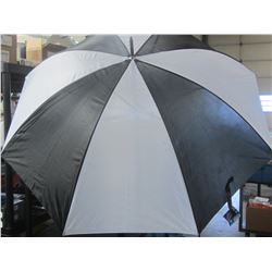 New 30 inch Golf Umbrella / Black and white