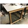 Image 1 : SHOP TOOL ROUTER W/TABLE