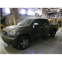 2008 TOYOTA TUNDRA 4 DOOR PICKUP, 5.7L V8, AUTOMATIC, FULLY LOADED, 311,000KMS