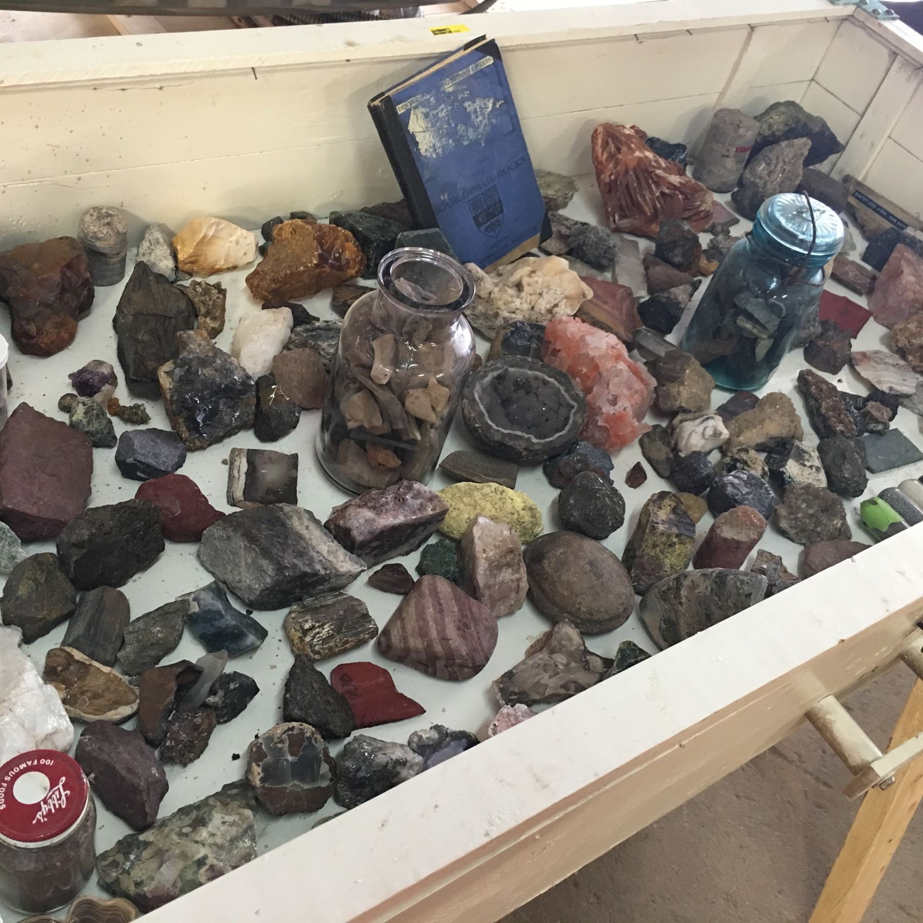 Large Tray Lot : Mineral Rock Collection w/White Display Cabinet