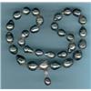 Image 1 : A pearl necklace