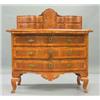 Image 1 : A chest of drawers