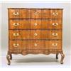 Image 1 : A chest of drawers