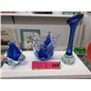 Image 1 : 3 Clear to Cobalt Glass Vases