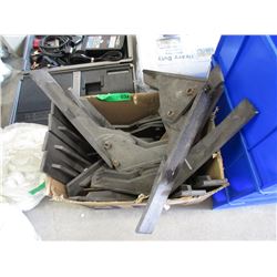 Box of Heavy Duty Shelf Bracket