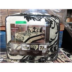 New Queen Size 7 Piece Comforter Set