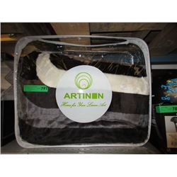 New Queen Size Geometric Sherpa Blanket