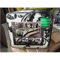 New Queen Size 7 Piece Comforter Set