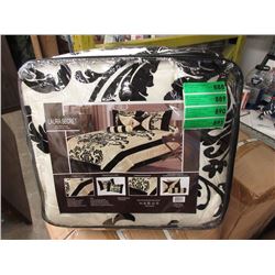 New Queen Size 7 Piece Comforter Set