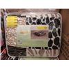 Image 1 : New Animal Block Print Sherpa Blanket - Queen Size