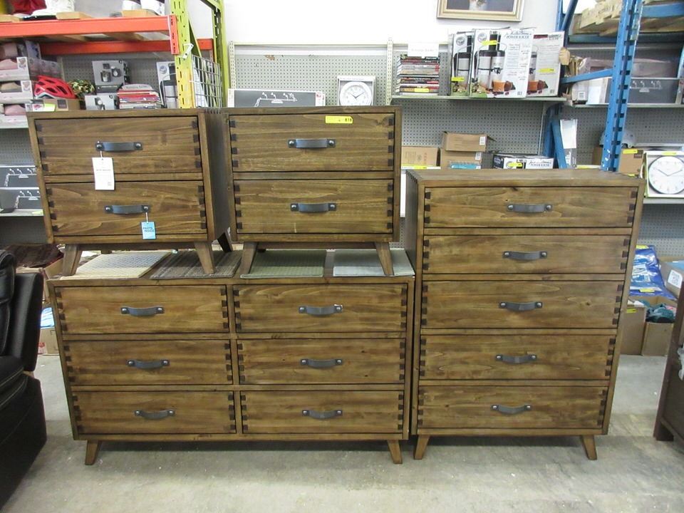 New 4 Piece Dresser Set