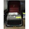 Image 1 : Vintage Remington Manual Typewriter with Case