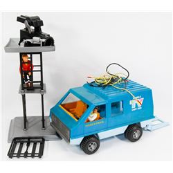 VINTAGE 1977 FISHER PRICE TRUCK