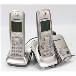 PANASONIC PAIR OF CORDLESS PHONES, WITH BASES