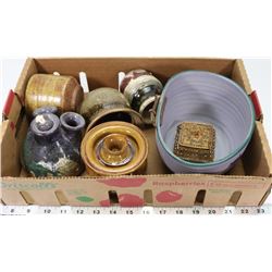 FLAT WITH A VARIETY OF POTTERY ITEMS
