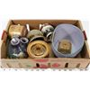 Image 1 : FLAT WITH A VARIETY OF POTTERY ITEMS