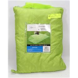 MAINSTAYS PICNIC BLANKET WITH CARRY CASE