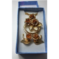 10 - VINTAGE GOLD TONE ROSE PENDANT
