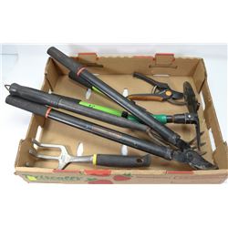FLAT OF ASSORTED GARDENING TOOLS.