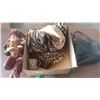 Image 1 : 2 PICTURES JESTER MUG AND THROW BLANKET