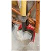 Image 2 : THREE SHOVELS
