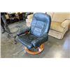 Image 1 : GREEN LEATHER RECLINING CHAIR