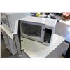 Image 2 : WHITE 900WATT DANBY MICROWAVE