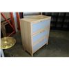 Image 2 : 3 DRAWER MAPLE DRESSER