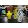 Image 2 : 3 ART GLASS STEMMED VASES