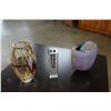 Image 2 : 3 ART GLASS VASES