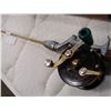 Image 2 : VINTAGE FISHING ROD WITH PENN NUMBER 78 REEL