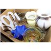 Image 2 : TWO BOXES OF ART GLASS AND COLLECTIBLES