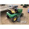 Image 3 : JOHN DEERE LT 133 LAWN MOWER