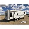 Image 3 : 2002 HITCH HIKER II TRAVEL TRAILER