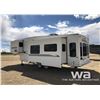 Image 4 : 2002 HITCH HIKER II TRAVEL TRAILER
