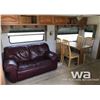 Image 6 : 2002 HITCH HIKER II TRAVEL TRAILER