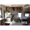 Image 8 : 2002 HITCH HIKER II TRAVEL TRAILER