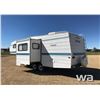 Image 4 : 1999 FRONTIER CUSTOM COACH TRAVEL TRAILER