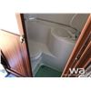 Image 10 : 2006 NORTHERN LITE TRUCK CAMPER