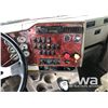 Image 7 : 2003 IHC 5900 T/A BED TRUCK