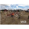 Image 3 : HESSTON 12 WHEEL V-HAY RAKE