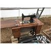 Image 3 : 1913 WHITE TREADLE SEWING MACHINE